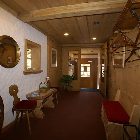 Posthotel Roessli 3* Gstaad