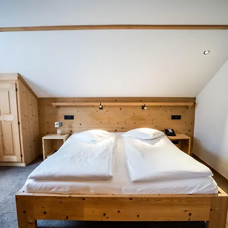 Posthotel Roessli 3* Gstaad