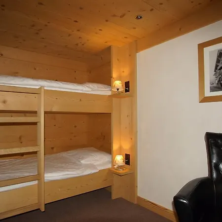 호텔 Posthotel Roessli 3*