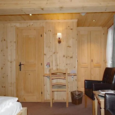 Hotel Posthotel Roessli 3*