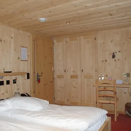 Hotel Posthotel Roessli 3*