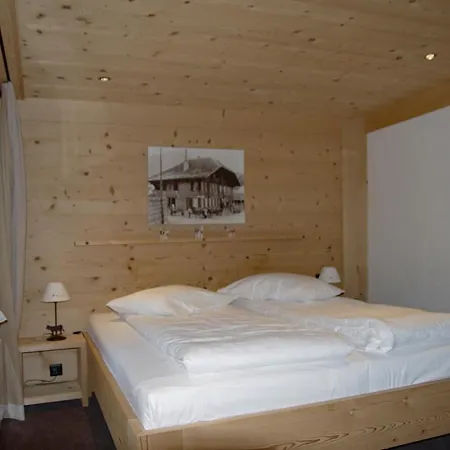Posthotel Roessli 3* Gstaad
