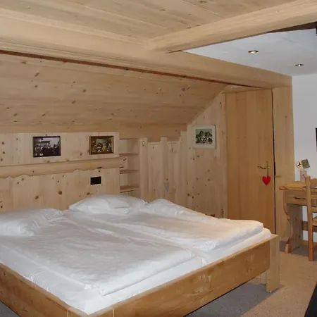 Posthotel Roessli Hotel 3*