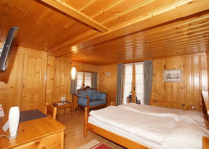 Posthotel Roessli 3* Gstaad