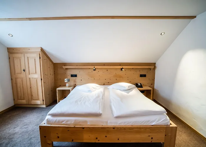 Posthotel Roessli 3* Gstaad