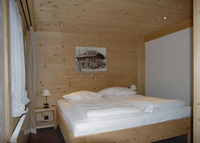 Posthotel Roessli 3* Gstaad