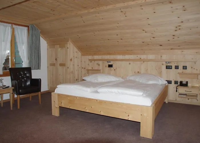 Otel Posthotel Roessli 3*