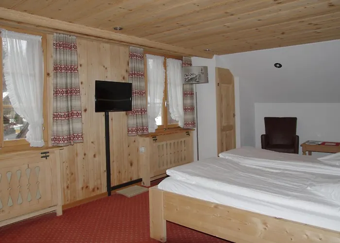 Posthotel Roessli 3* Gstaad