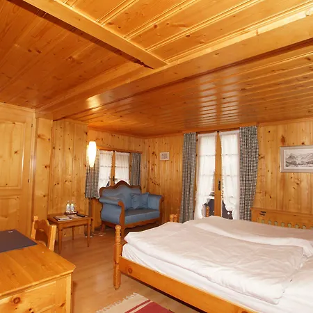 Posthotel Roessli 3* Gstaad