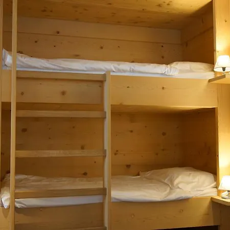 Posthotel Roessli 3* Gstaad