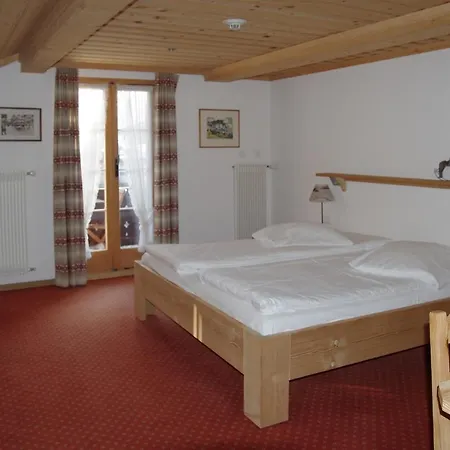 Hotell Posthotel Roessli 3*