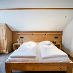 Posthotel Roessli 3* Gstaad