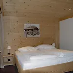 Posthotel Roessli 3* Gstaad
